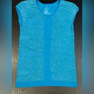 Title Nine Blue/Green Top Size Small
